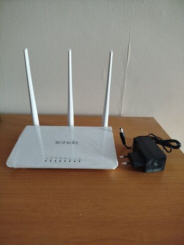 Modemlər və şəbəkə avadanlıqları: Modem "Tenda"

Tam işlək vəziyyətdə .
2 ədəd mövcuddur