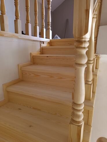 Pilləkən məhəccərləri: Salam taxta pilləkanı yüksək keyfiyyətlə yığıb yerində — 10