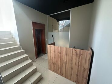 Офисы: Сдаю Офис, 210 м², В жилом комплексе, С отдельным сан узлом, С системой безопасности, 1 линия