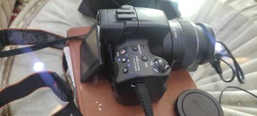 Видеокамеры: SONY a37 32 gb yaddaş kartı,orginal sumkasi hədiyyə video kamera