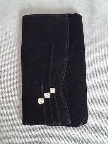 Bijuteriya: Zərif axşam çantaları dəsti - Qara samt clutch: Minimalist dizayn, ön — 1