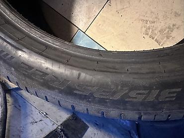 275 40 22: Pirelli P Zero yay təkəri. Şəkillərdə təkərin yan hissəsində “P ZERO” — 1