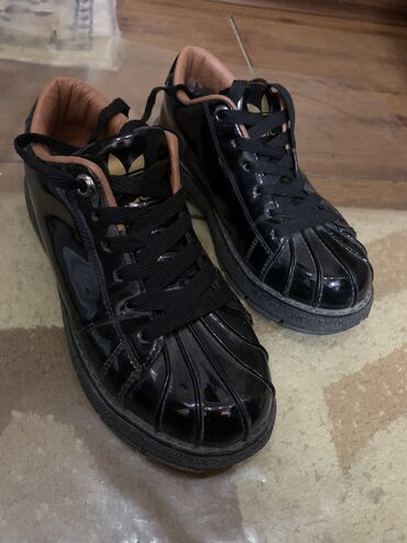 кроссовки 34 35: Сезонные ботинки в идеальном состоянии 36 размер