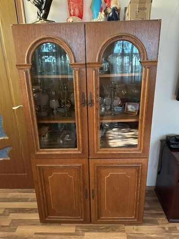 işlenmiş şkaf: Servantlar idyal vezyetde