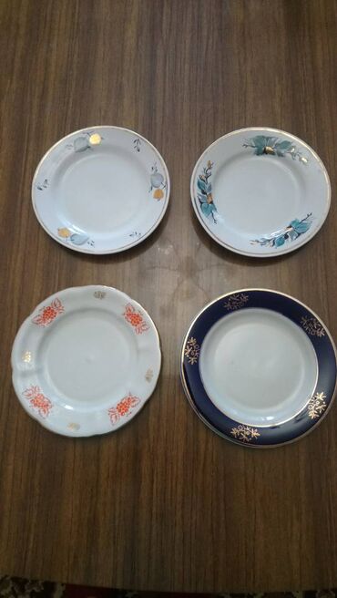 stol kuhonnyj i 4 stula: Продаются 4 набора тарелок. Каждая по 6 штук. Цена указана за один