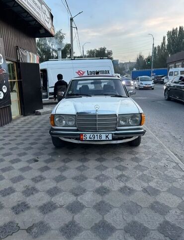 мотор на ист: Mercedes-Benz W123: 1980 г., 2.3 л, Механика, Дизель, Седан