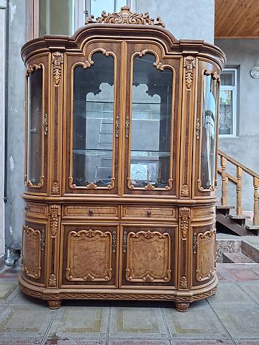 geyim dolabı: - Klassik üslublu vitrin-bufet - Material: təbii ağac (qoz — 1