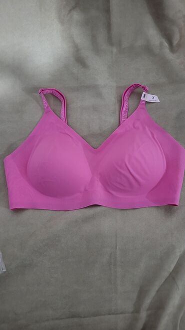 Пижамы: Пижамы от Victoria Secret.
Оригинал из США — 17