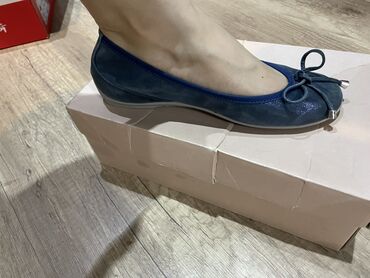 обувь для туризма: Балетки новые 35 размера
Производство Италия