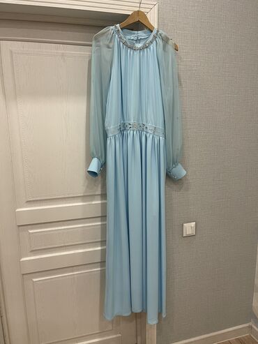 голубое платье: Продаю платье размер 48-50 почти новое отличное состояние, имеется