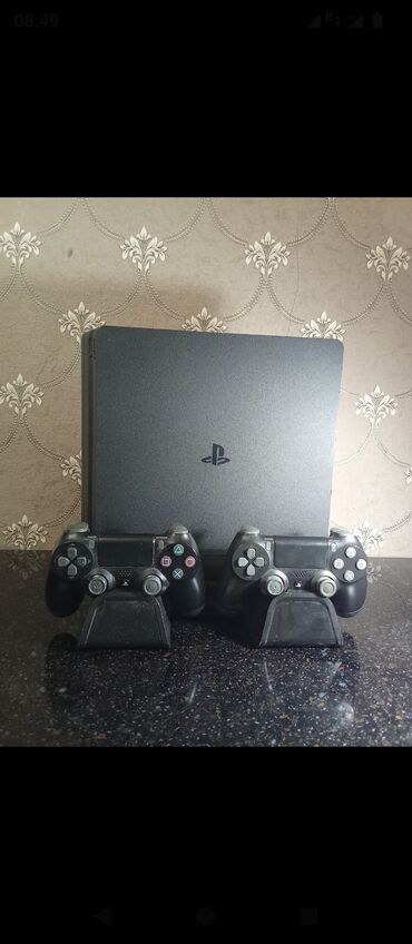 Техника и электроника: PlayStation 4 Slim 1TB + 2 геймпада + подставка Описание: Продаю