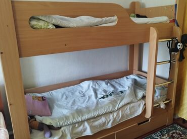 гостиный мебель: Кровать, Б/у