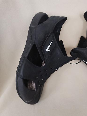 bermude prodaja: NIKE sandale za decaka br 31-Nike sandale za decaka u cnoj boji sa — 3