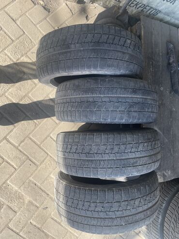 Шины: Шины 215 / 50 / R 17, Зима, Б/у, Комплект, Легковые, Япония, Bridgestone