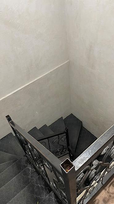 кок жар ж м: Дом с отдельным двором и навесом, кирпичный забор по периметру — 7