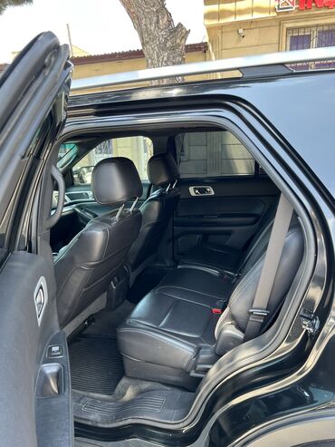 Ford: Ford Explorer: 3.5 l | 2015 il 180000 km Ofrouder/SUV — 9