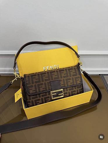 сумка багет: Сумка Fendi Baguette - Материал: плотный жаккард/ткань с монограммой — 1