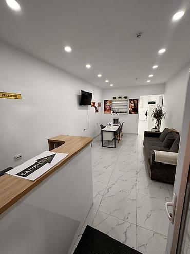 Продажа салонов красоты и кабинетов: Маникюрный салон 70 м², 3 комнаты, С ремонтом, С оборудованием, Многоэтажное жилое здание, 1 линия — 1