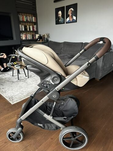 Kolica za bebe: 3u1 sistem Kupljena u martu 2025, pod garancijom Koriscene samo 4 — 7