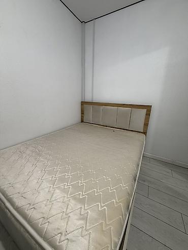 Двуспальные кровати: Кровать двуспальная с мягким изголовьем и матрасом - Размер — 7