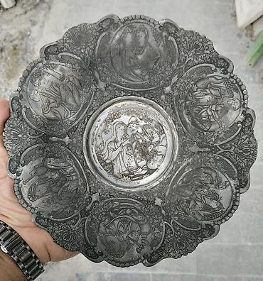 Искусство и коллекционирование: • Antik oyma təsvirli metal boşqab: Ətrafı və mərkəzi hissəsi fars — 1