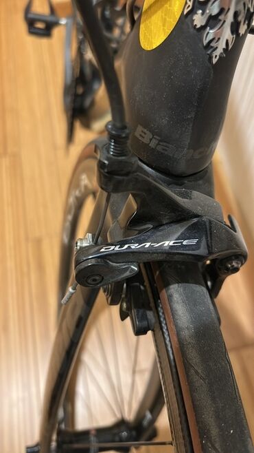 İdman velosipedləri: Bianchi yol velosipedi – karbon aero şassi ilə Xüsusiyyətlər: - — 8