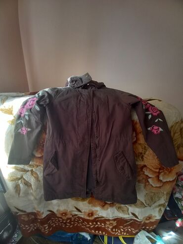 куртка на осень: Куртка демисезонная для девочек. Цвета хаки, на фото цвет немножко