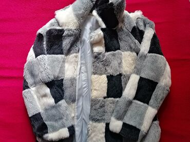 svilena kapa za spavanje dm: Na prodaju, kaput-bunda. Nov i nije nošen, velicina je univerzalna, za