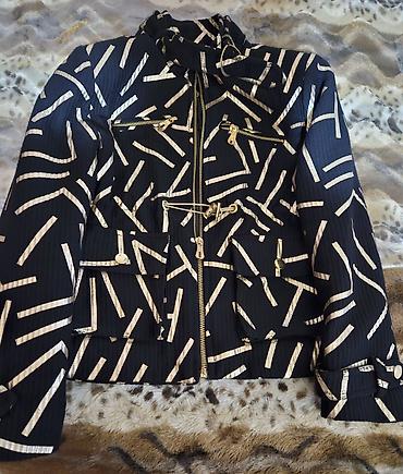 yeni model kurtkalar: Qadın qısa jaket - Rəng: qara əsas üzərində metalik qızılı abstrakt — 1
