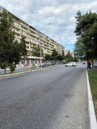 Mağazalar: Razində İcra hakimiyətinin yaxınlığı 5 mərtəbəli binanın 1 ci — 21