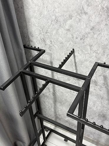 Mağaza avadanlığı: Metal geyim asqısı/çoxşaxəli vitrin stendi - Material: qalın divarlı — 1