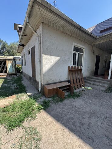 дом рабочем городке: 85 кв. м, 4 бөлмө, Жылытылган, Брондолгон эшиктер, Забор, тосулган