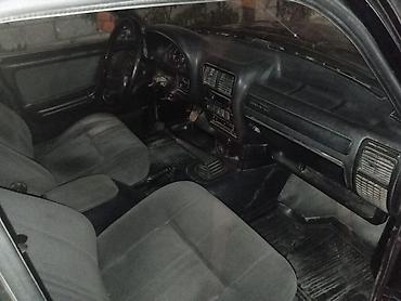 QAZ: GAZ Volga sedan – qara rəng Xüsusiyyətlər: - Kuzov: 4 qapılı sedan - — 2