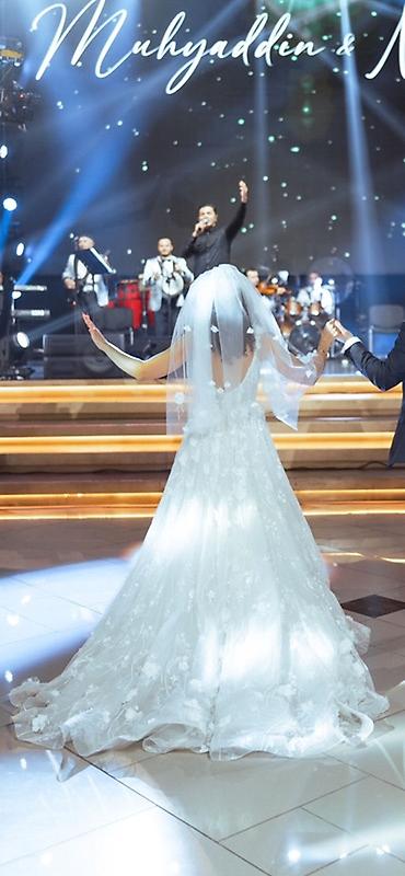Ziyafət donları: Bu gözel bəxt gətirən Pronovias firmaya məxsus gəlinlik satılır — 20