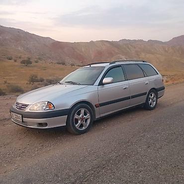 рага авто: Toyota Avensis: 2000 г., 1.8 л, Кол менен иштөөчү, Бензин, Универсал — 4