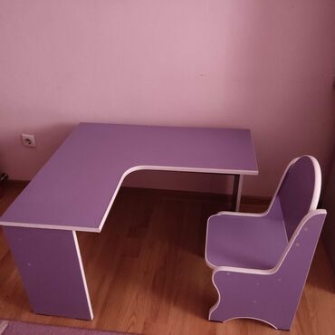 бу детский столик: Стол, цвет - Фиолетовый, Б/у