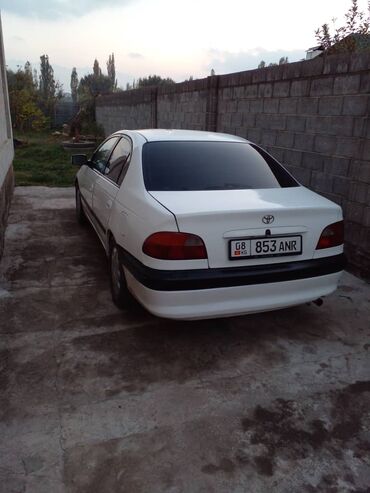 Toyota: Toyota Avensis: 2000 г., 1.6 л, Механика, Бензин, Седан