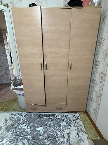 Шкафы: Трёхдверный платяной шкаф цвета светлый бук. - Конструкция: 3 — 1