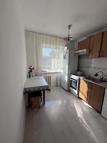 контейнер манас: 3 комнаты, 58 м², Золотой квадрат 104 серия, 4 этаж, Косметический ремонт — 2