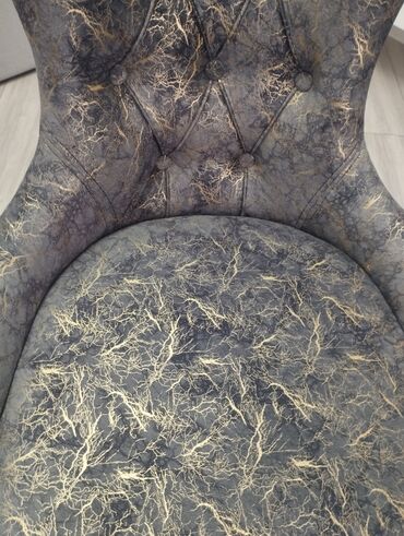 Masa və oturacaq dəstləri: Mətbəx üçün, Açılmayan, Yumru masa, 4 stul — 6