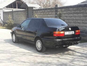 Volkswagen: Volkswagen Vento: 1992 г., 1.8 л, Механика, Бензин, Седан