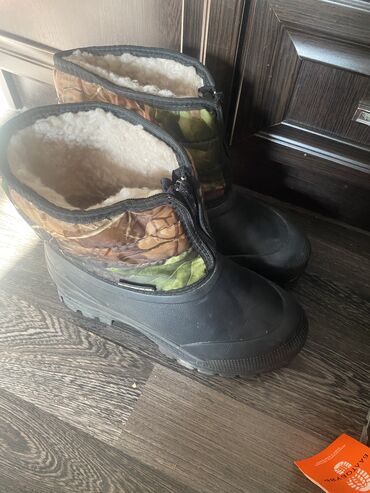 Другая мужская обувь: Обувь резиновый
Теплый с мехом внутри 
 размер 43