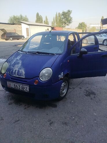 машина машина машина машина машина: Автомобиль Daewoo Matiz синего цвета, компактный хэтчбек с пятью
