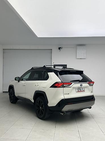 ярус машина: Toyota RAV4: 2022 г., 2.5 л, Автомат, Гибрид, Кроссовер — 4
