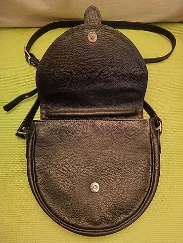 air step: Tašnica mala, crna od prave kože, dimenzije 25x23x6 cm, kaiš podesiv — 2