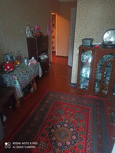 Mənzil kirayələyirəm: 1 otaqlı mənzil – interyer və plan - Geniş zal/otaq: divar kağızı ilə — 1