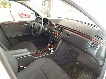mercedes 170 b: Mercedes-Benz E 220: 2.2 l | 2000 il Sedan — 3