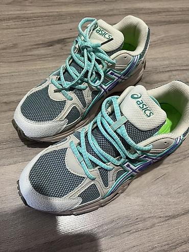 красовки asics: Кроссовки для бега и повседневной активности
 На размер 42 — 1