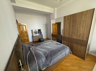 Двуспальная кровать, Шкаф, Трюмо, 2 тумбы, Малайзия, Б/у