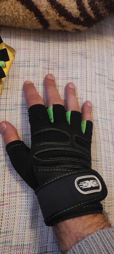 Tegovi za vežbanje: Sportske rukavice sa gelom, L veličina